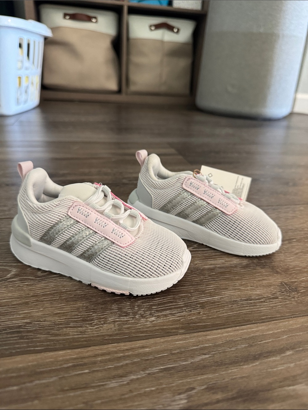 Adidas- Kids Lightweight Athletic Sneakers in Light Gray and Pink